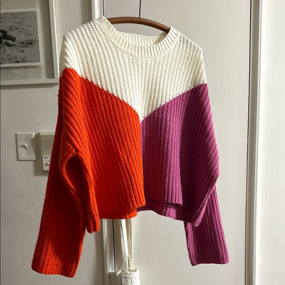 Sincerely Jules Cropped Women sweater.
Used in excellent conditions.